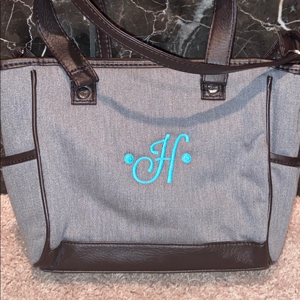 31 Cross body bag with “H”